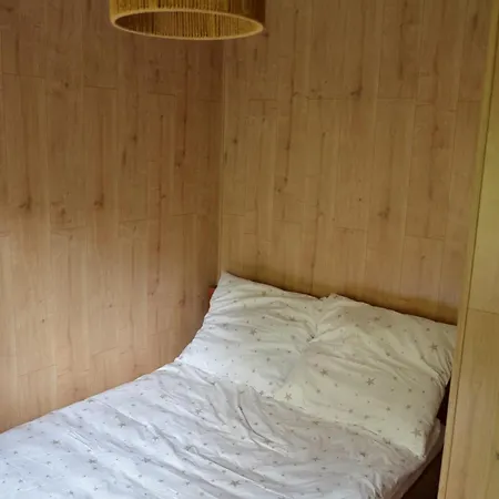 別荘 Letniskowy Nad Jeziorem U Arturow