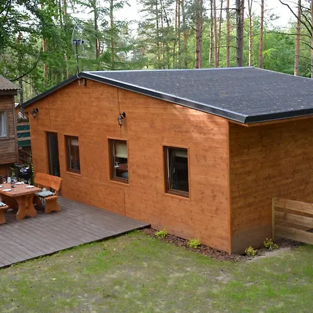 別荘 Letniskowy Nad Jeziorem U Arturow