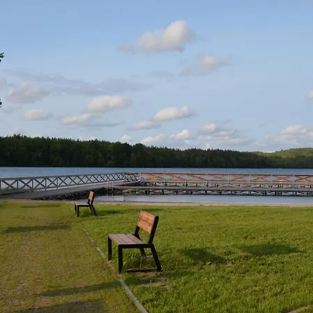 Letniskowy Nad Jeziorem U Arturow 別荘 *