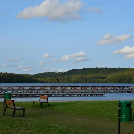 別荘 Letniskowy Nad Jeziorem U Arturow *